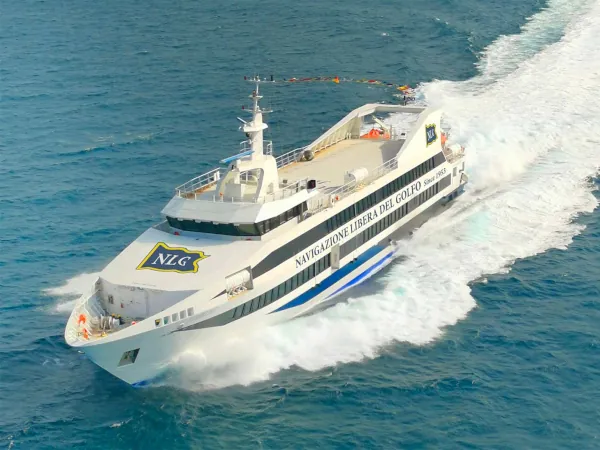 Motonave per le Isole Tremiti